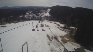 Snow park Paprsek - Lanovka - pohled dolů - 18.3.2023 v 12:30