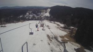 Snow park Paprsek - Lanovka - pohled dolů - 18.3.2023 v 12:35