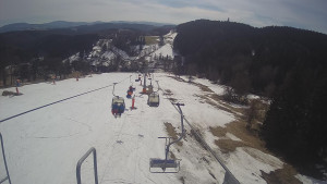 Snow park Paprsek - Lanovka - pohled dolů - 18.3.2023 v 12:55
