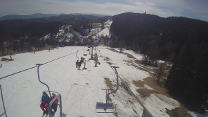 Snow park Paprsek - Lanovka - pohled dolů - 18.3.2023 v 13:10