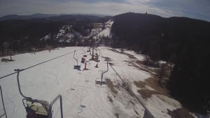 Snow park Paprsek - Lanovka - pohled dolů - 18.3.2023 v 13:20