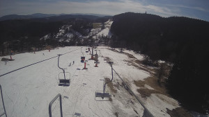 Snow park Paprsek - Lanovka - pohled dolů - 18.3.2023 v 13:30