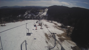 Snow park Paprsek - Lanovka - pohled dolů - 18.3.2023 v 13:35