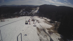 Snow park Paprsek - Lanovka - pohled dolů - 18.3.2023 v 14:00