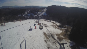 Snow park Paprsek - Lanovka - pohled dolů - 18.3.2023 v 14:25