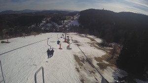 Snow park Paprsek - Lanovka - pohled dolů - 18.3.2023 v 14:55