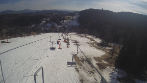 Snow park Paprsek - Lanovka - pohled dolů - 18.3.2023 v 15:05