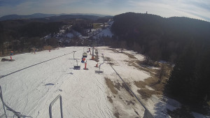 Snow park Paprsek - Lanovka - pohled dolů - 18.3.2023 v 15:10