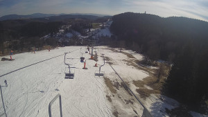 Snow park Paprsek - Lanovka - pohled dolů - 18.3.2023 v 15:15