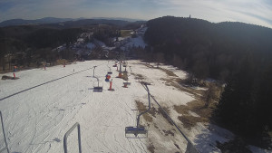 Snow park Paprsek - Lanovka - pohled dolů - 18.3.2023 v 15:20