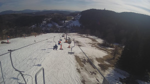 Snow park Paprsek - Lanovka - pohled dolů - 18.3.2023 v 15:25
