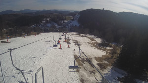 Snow park Paprsek - Lanovka - pohled dolů - 18.3.2023 v 15:30