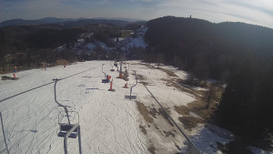 Snow park Paprsek - Lanovka - pohled dolů - 18.3.2023 v 15:35