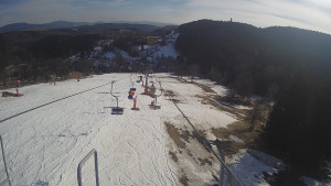 Snow park Paprsek - Lanovka - pohled dolů - 18.3.2023 v 15:40