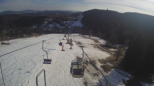 Snow park Paprsek - Lanovka - pohled dolů - 18.3.2023 v 15:45