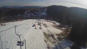 Snow park Paprsek - Lanovka - pohled dolů - 18.3.2023 v 15:50