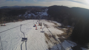 Snow park Paprsek - Lanovka - pohled dolů - 18.3.2023 v 16:00