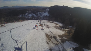 Snow park Paprsek - Lanovka - pohled dolů - 18.3.2023 v 16:05