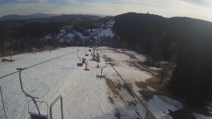 Snow park Paprsek - Lanovka - pohled dolů - 18.3.2023 v 16:10