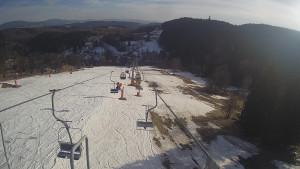 Snow park Paprsek - Lanovka - pohled dolů - 18.3.2023 v 16:15