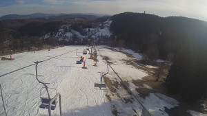 Snow park Paprsek - Lanovka - pohled dolů - 18.3.2023 v 16:25