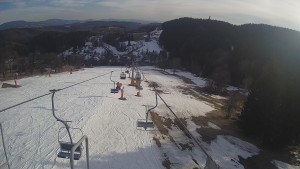 Snow park Paprsek - Lanovka - pohled dolů - 18.3.2023 v 16:30