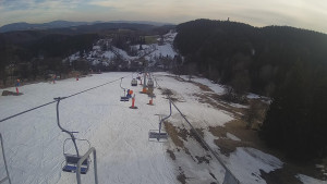 Snow park Paprsek - Lanovka - pohled dolů - 18.3.2023 v 16:40