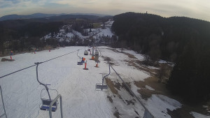 Snow park Paprsek - Lanovka - pohled dolů - 18.3.2023 v 16:45