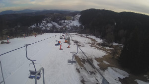 Snow park Paprsek - Lanovka - pohled dolů - 18.3.2023 v 17:20
