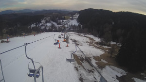 Snow park Paprsek - Lanovka - pohled dolů - 18.3.2023 v 17:30