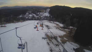 Snow park Paprsek - Lanovka - pohled dolů - 18.3.2023 v 17:40