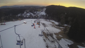 Snow park Paprsek - Lanovka - pohled dolů - 18.3.2023 v 17:55