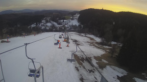 Snow park Paprsek - Lanovka - pohled dolů - 18.3.2023 v 18:00