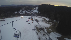 Snow park Paprsek - Lanovka - pohled dolů - 18.3.2023 v 18:10