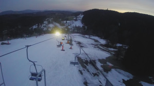 Snow park Paprsek - Lanovka - pohled dolů - 18.3.2023 v 18:25