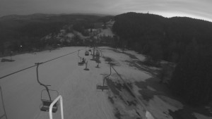 Snow park Paprsek - Lanovka - pohled dolů - 18.3.2023 v 18:35