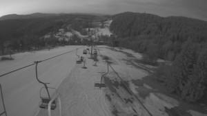 Snow park Paprsek - Lanovka - pohled dolů - 19.3.2023 v 05:30