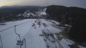 Snow park Paprsek - Lanovka - pohled dolů - 19.3.2023 v 05:35