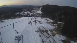 Snow park Paprsek - Lanovka - pohled dolů - 19.3.2023 v 05:40