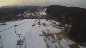 Snow park Paprsek - Lanovka - pohled dolů - 19.3.2023 v 05:50