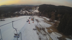 Snow park Paprsek - Lanovka - pohled dolů - 19.3.2023 v 05:55