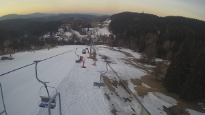 Snow park Paprsek - Lanovka - pohled dolů - 19.3.2023 v 06:10