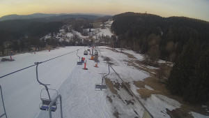 Snow park Paprsek - Lanovka - pohled dolů - 19.3.2023 v 06:15