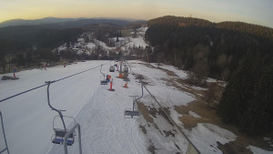 Snow park Paprsek - Lanovka - pohled dolů - 19.3.2023 v 06:20