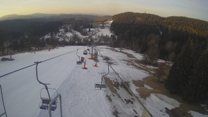 Snow park Paprsek - Lanovka - pohled dolů - 19.3.2023 v 06:25