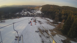 Snow park Paprsek - Lanovka - pohled dolů - 19.3.2023 v 06:30