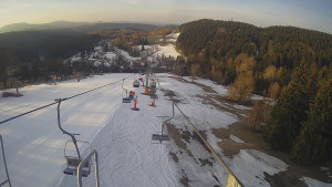 Snow park Paprsek - Lanovka - pohled dolů - 19.3.2023 v 06:35