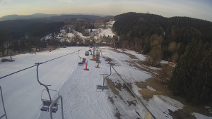 Snow park Paprsek - Lanovka - pohled dolů - 19.3.2023 v 06:45