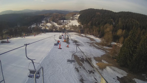 Snow park Paprsek - Lanovka - pohled dolů - 19.3.2023 v 06:50