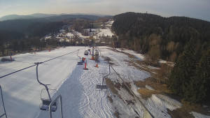 Snow park Paprsek - Lanovka - pohled dolů - 19.3.2023 v 07:15